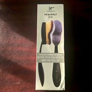 It cosmetics heavenly luxe body foundation brush No 28